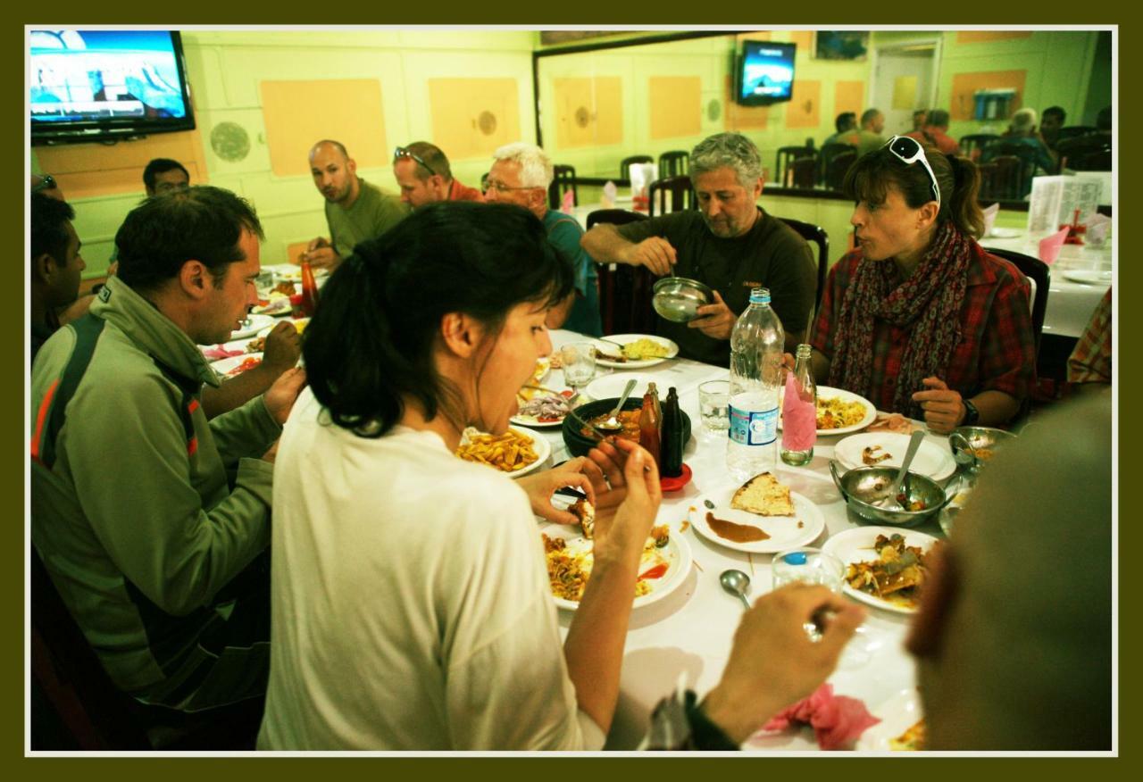 Hotel Dewanekhas Skardu Ngoại thất bức ảnh